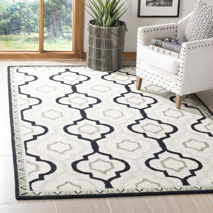 SAFAVIEH Chelsea HK740A Hand-hooked Ivory / Black Rug Image 1