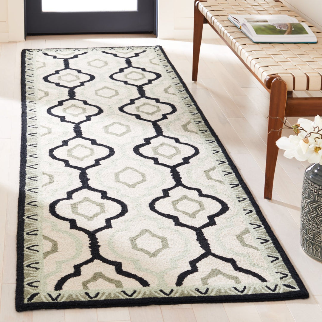 SAFAVIEH Chelsea HK740A Hand-hooked Ivory / Black Rug Image 3