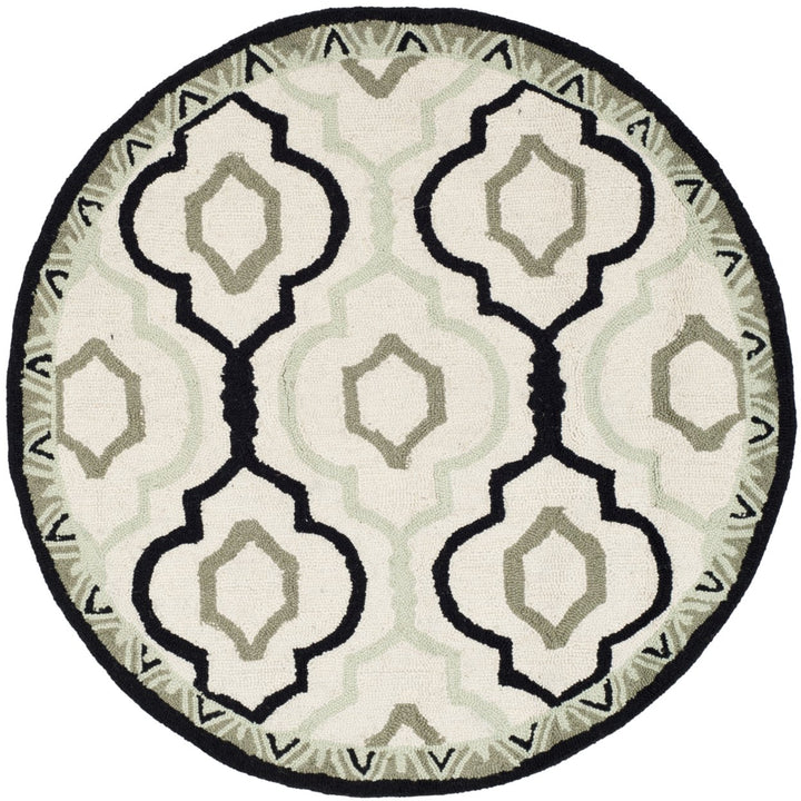 SAFAVIEH Chelsea HK740A Hand-hooked Ivory / Black Rug Image 4