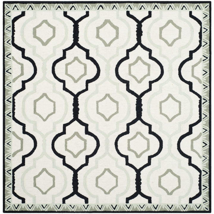 SAFAVIEH Chelsea HK740A Hand-hooked Ivory / Black Rug Image 1