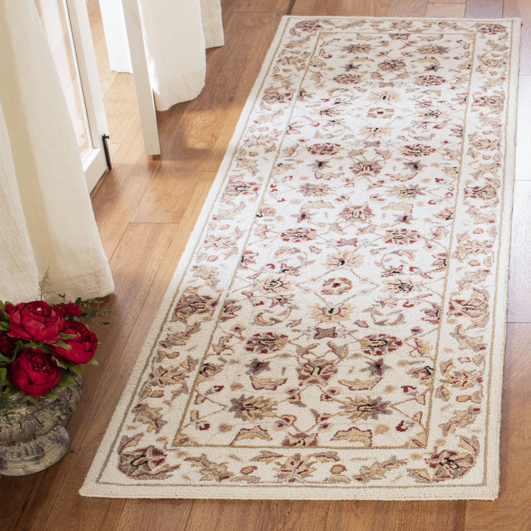 SAFAVIEH Chelsea HK78C Hand-hooked Ivory / Ivory Rug Image 8