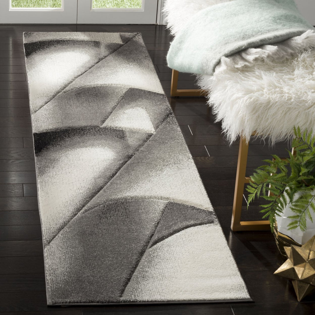 SAFAVIEH Hollywood HLW716G Grey / Dark Grey Rug Image 3