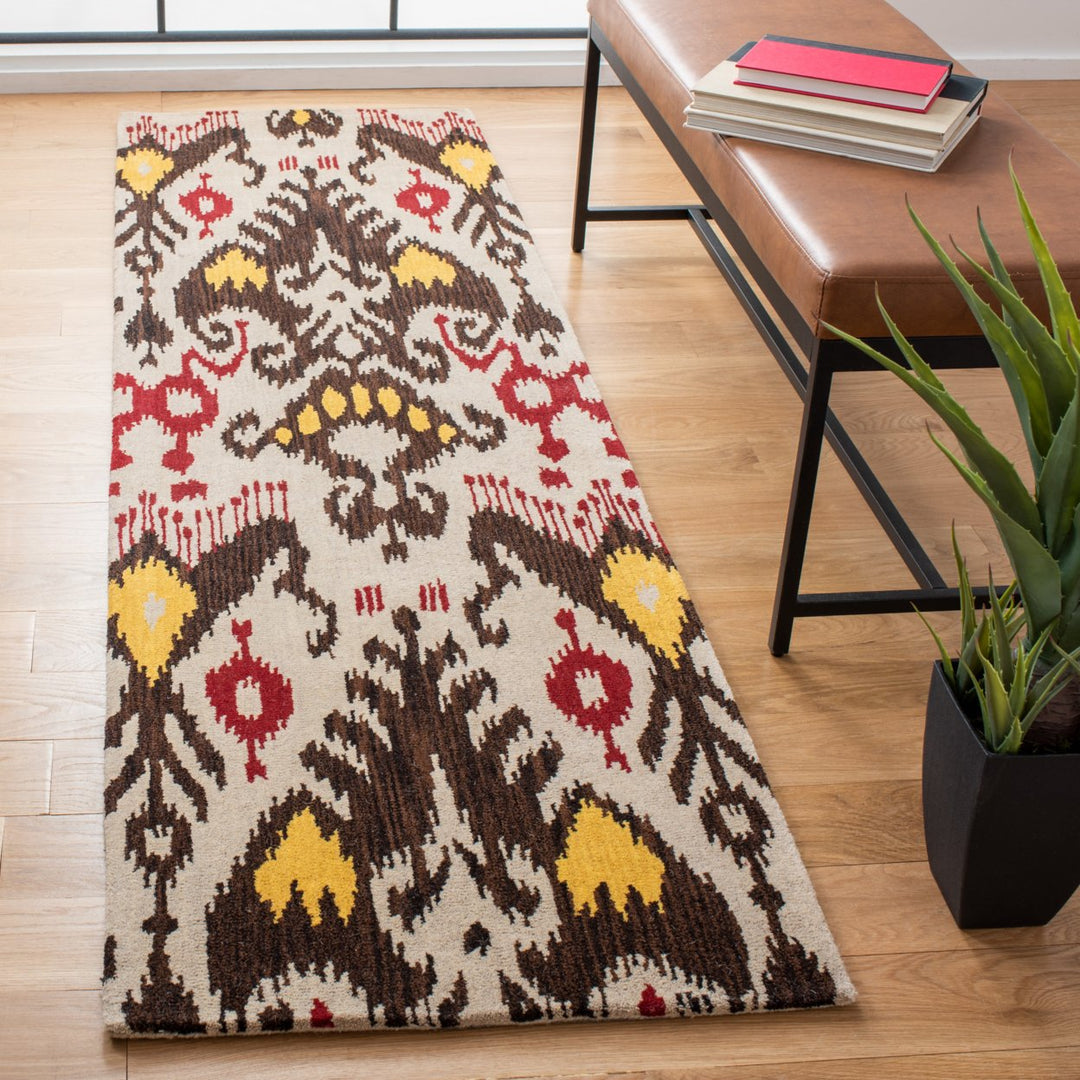 SAFAVIEH Ikat IKT216A Handmade Beige / Brown Rug Image 3