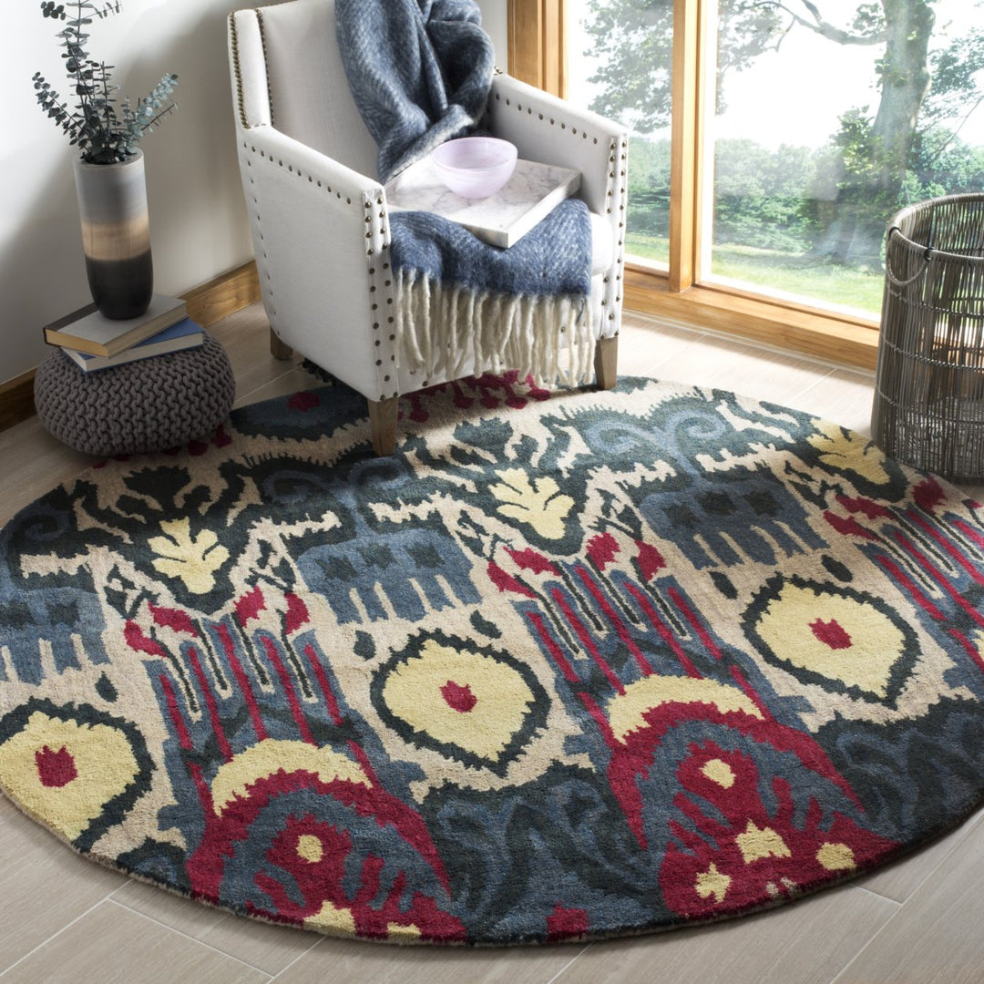 SAFAVIEH Ikat Collection IKT466A Handmade Beige/Blue Rug Image 2