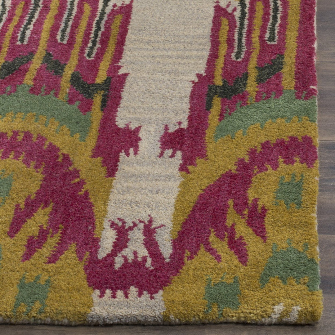 SAFAVIEH Ikat IKT464A Handmade Beige / Yellow Rug Image 7