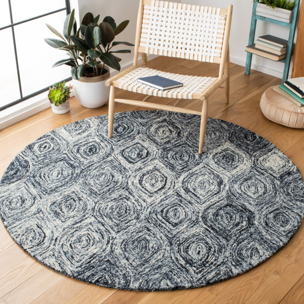 SAFAVIEH Ikat Collection IKT631F Handmade Grey Rug Image 2