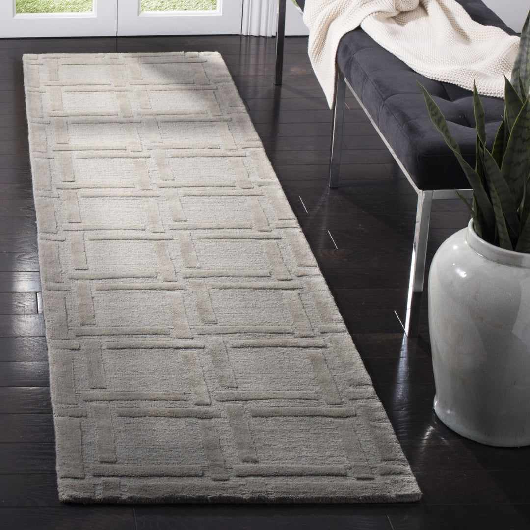 SAFAVIEH Impressions IM315A Handmade Grey Rug Image 3