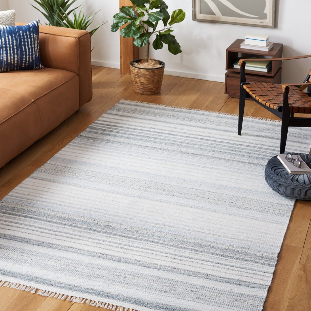 SAFAVIEH Kilim KLM277M Handwoven Ivory / Light Blue Rug Image 1