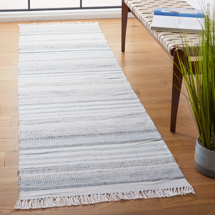 SAFAVIEH Kilim KLM277M Handwoven Ivory / Light Blue Rug Image 4