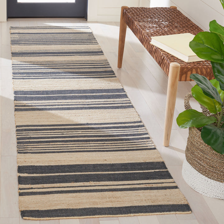 SAFAVIEH Kilim KLM463H Handwoven Ivory / Charcoal Rug Image 2