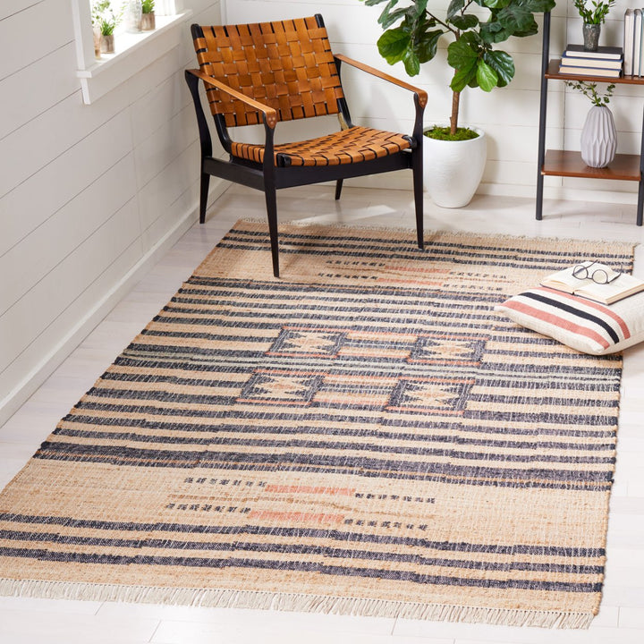 SAFAVIEH Kilim KLM709A Handwoven Natural / Black Rug Image 1