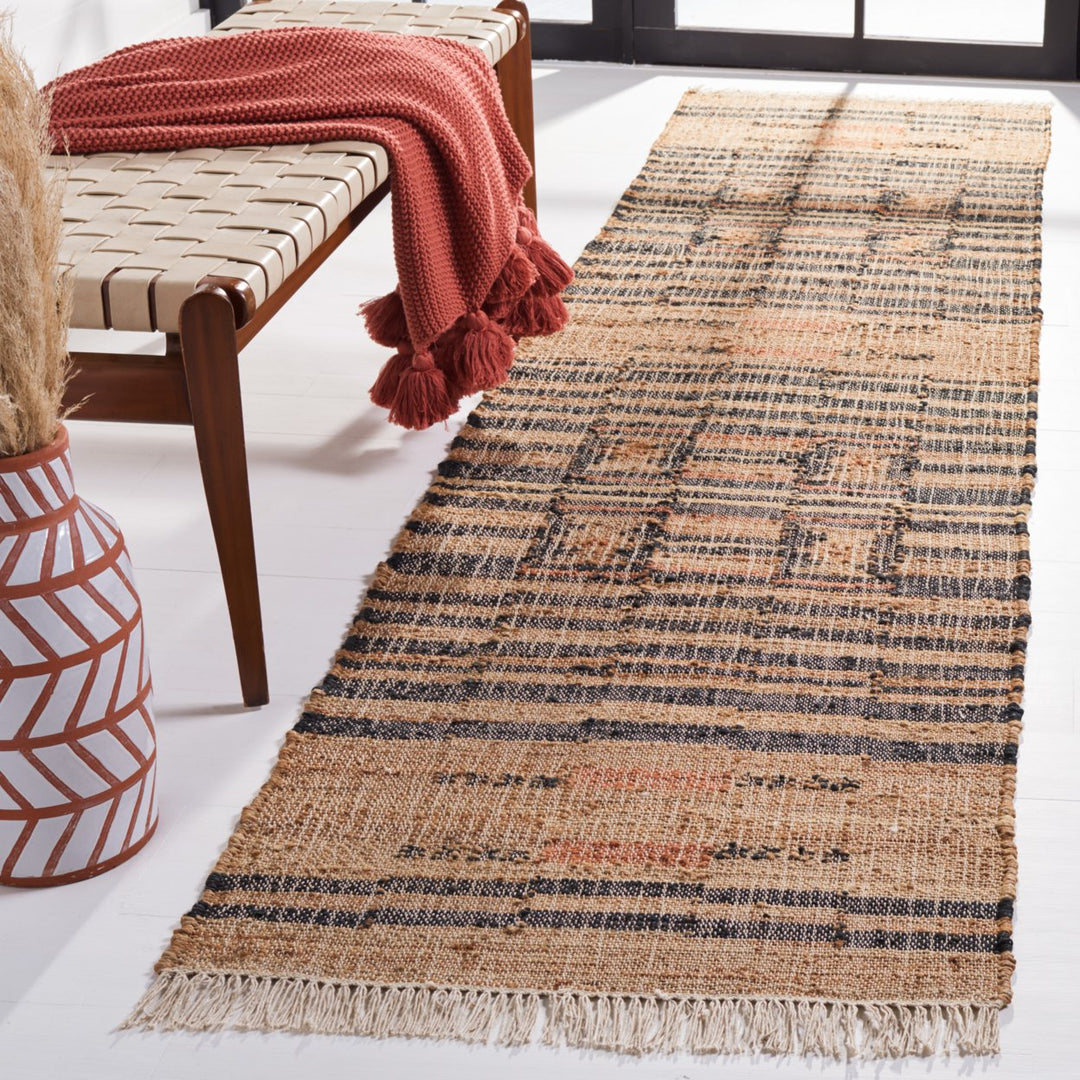 SAFAVIEH Kilim KLM709A Handwoven Natural / Black Rug Image 3