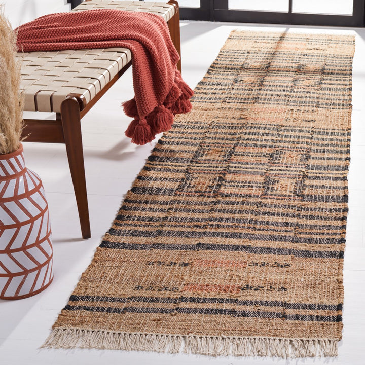 SAFAVIEH Kilim KLM709A Handwoven Natural / Black Rug Image 3