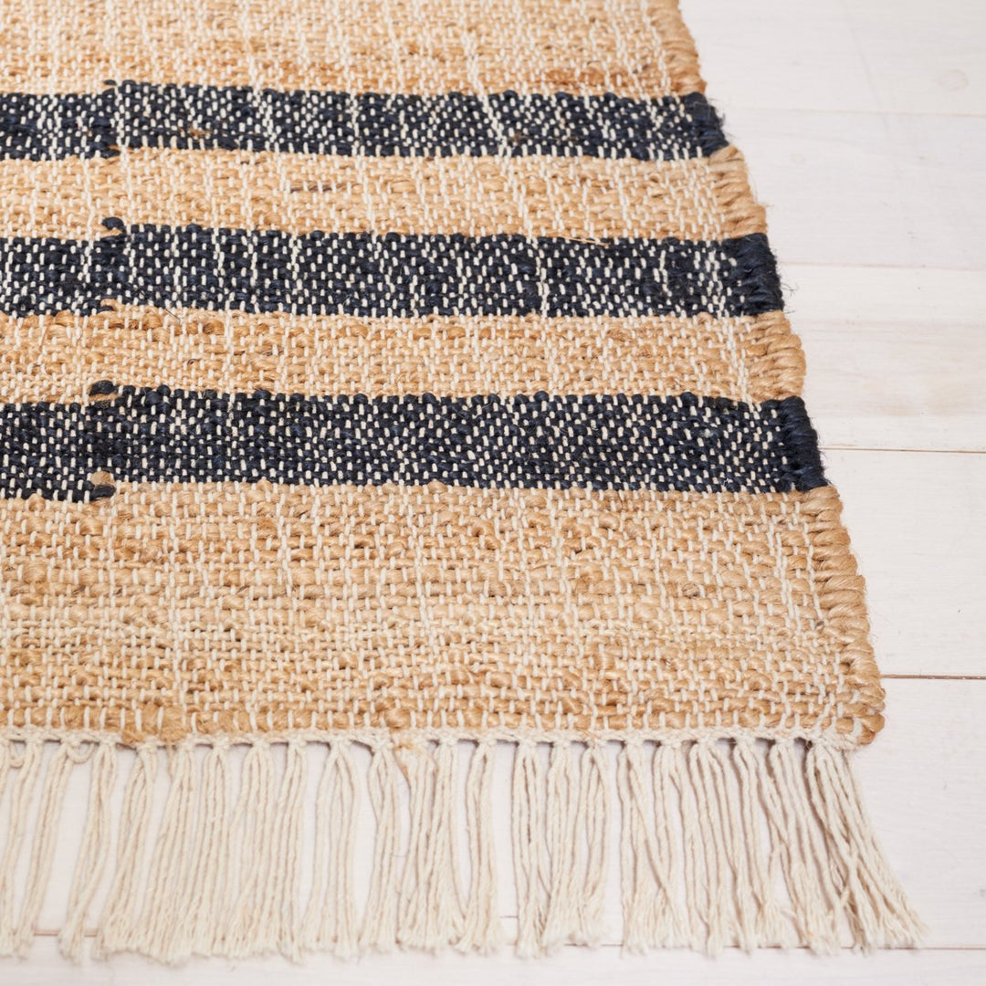 SAFAVIEH Kilim KLM709A Handwoven Natural / Black Rug Image 5