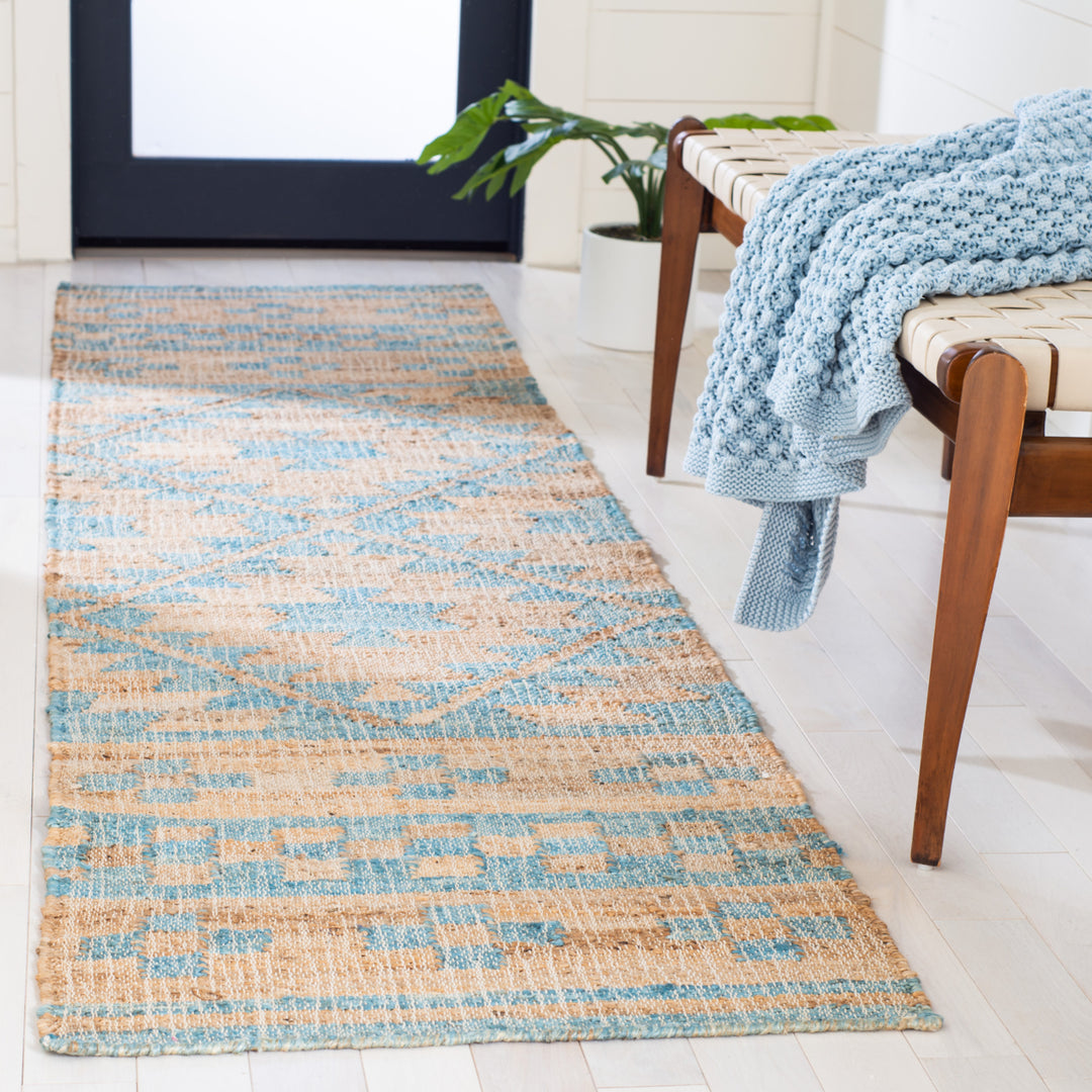 SAFAVIEH Kilim KLM757M Handwoven Blue / Natural Rug Image 3