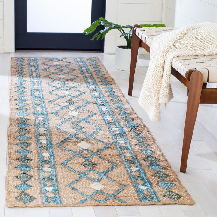 SAFAVIEH Kilim KLM759M Handwoven Natural / Blue Rug Image 3