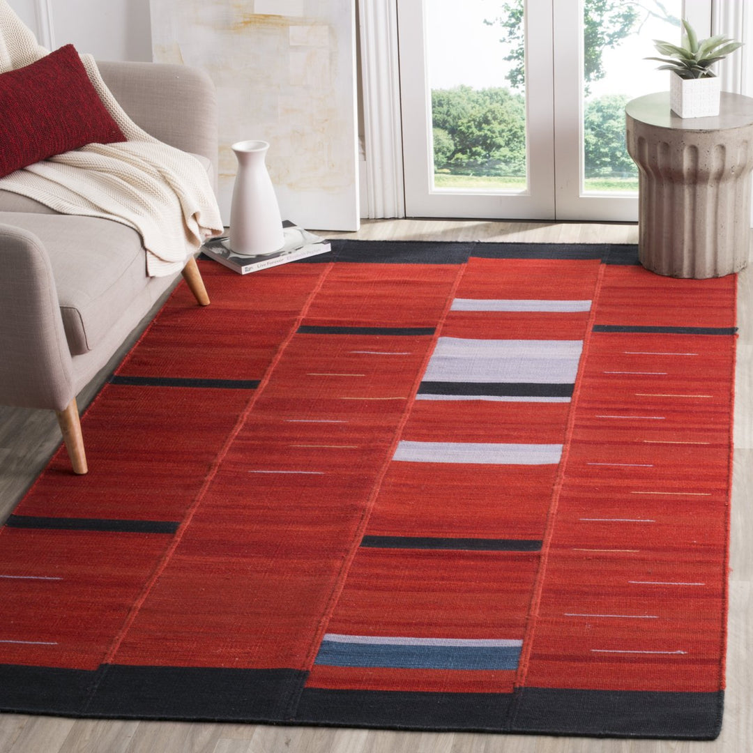 SAFAVIEH Kilim Collection KLM814A Handwoven Red Rug Image 1