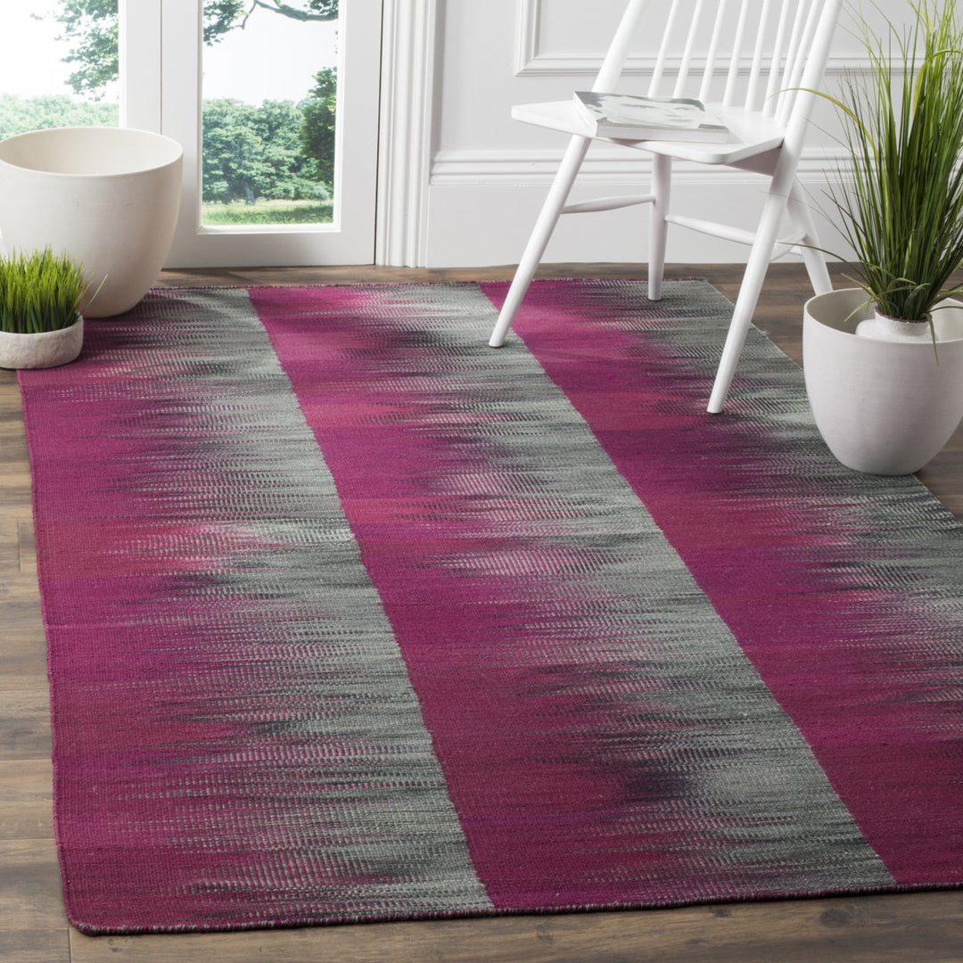 SAFAVIEH Kilim KLM819B Handwoven Purple / Charcoal Rug Image 1