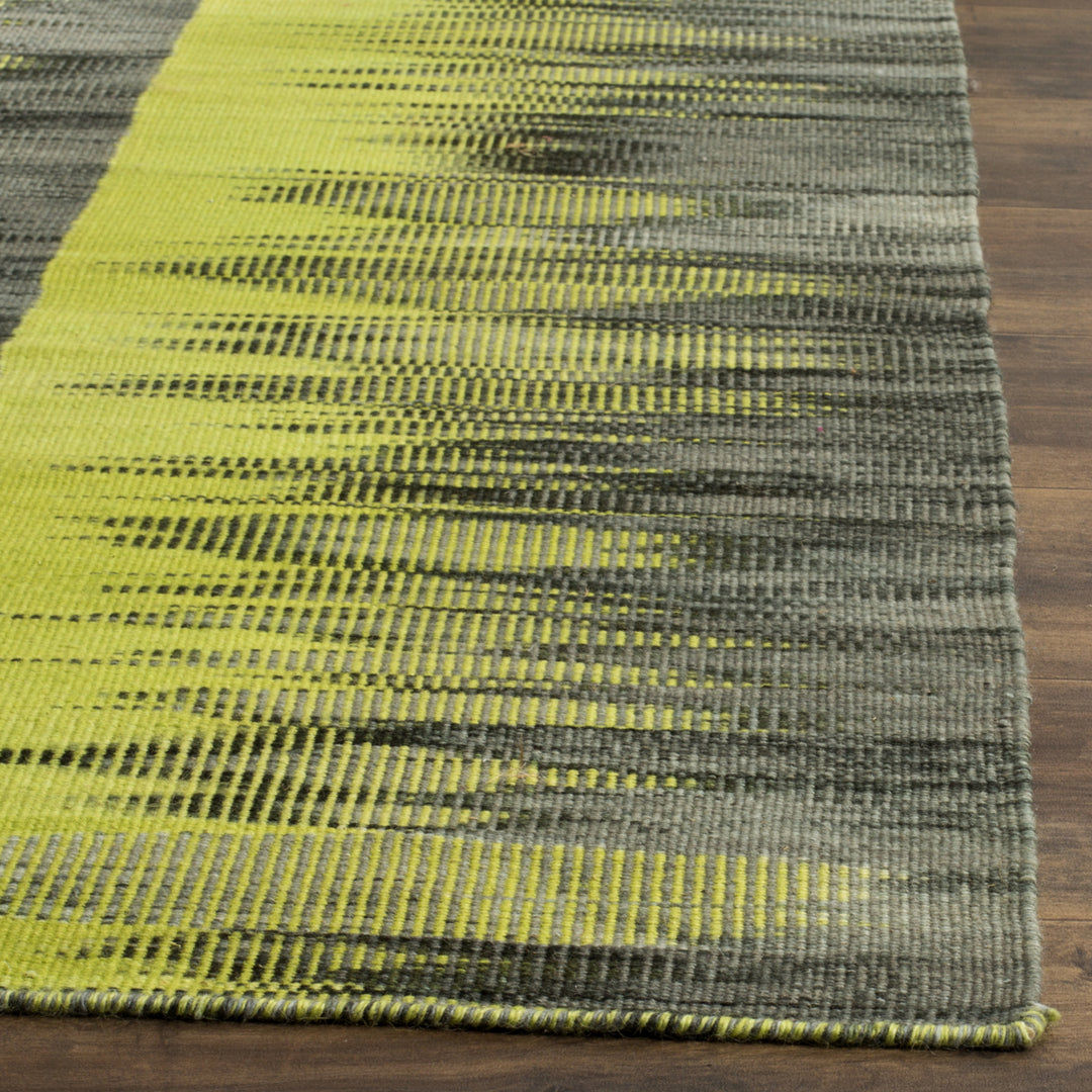 SAFAVIEH Kilim KLM819A Handwoven Green / Charcoal Rug Image 3