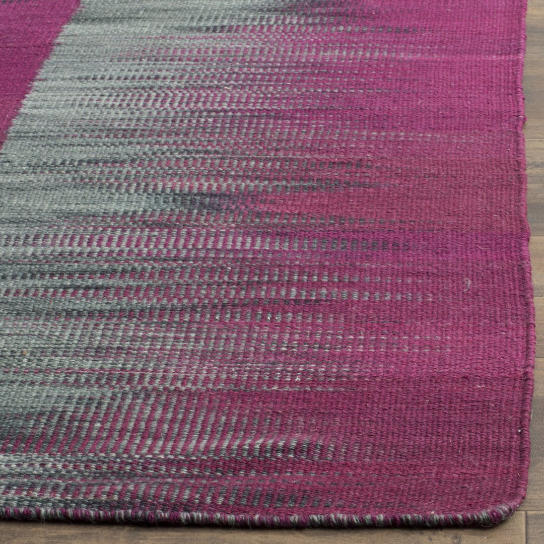 SAFAVIEH Kilim KLM819B Handwoven Purple / Charcoal Rug Image 3