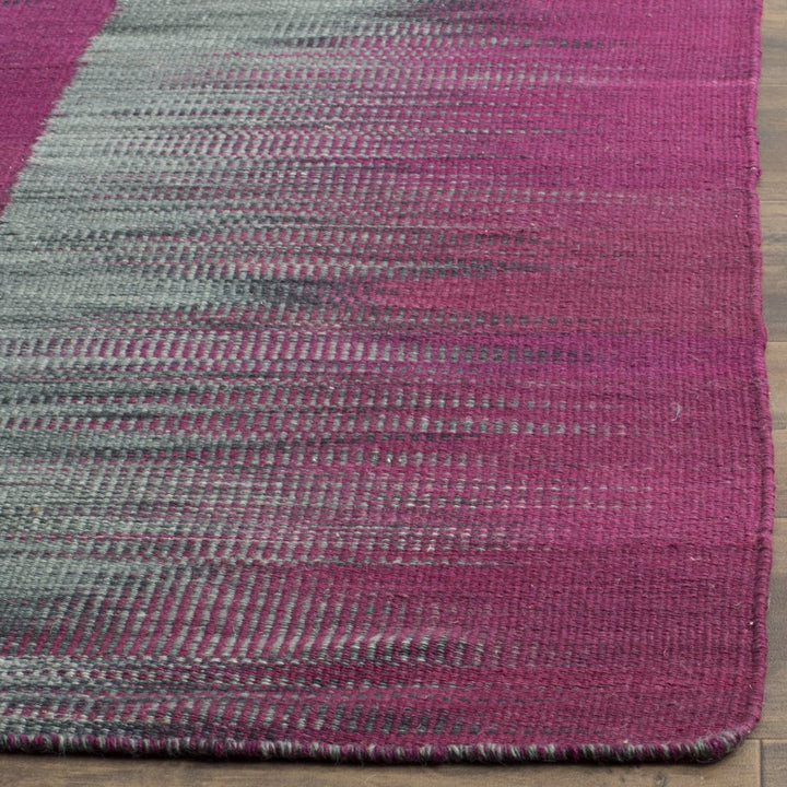 SAFAVIEH Kilim KLM819B Handwoven Purple / Charcoal Rug Image 3