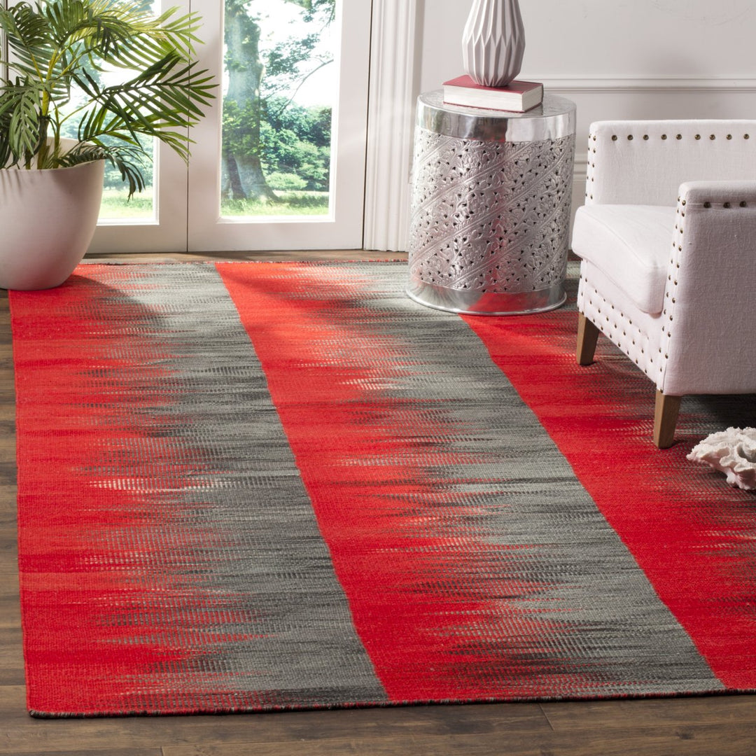 SAFAVIEH Kilim KLM819C Handwoven Red / Charcoal Rug Image 1