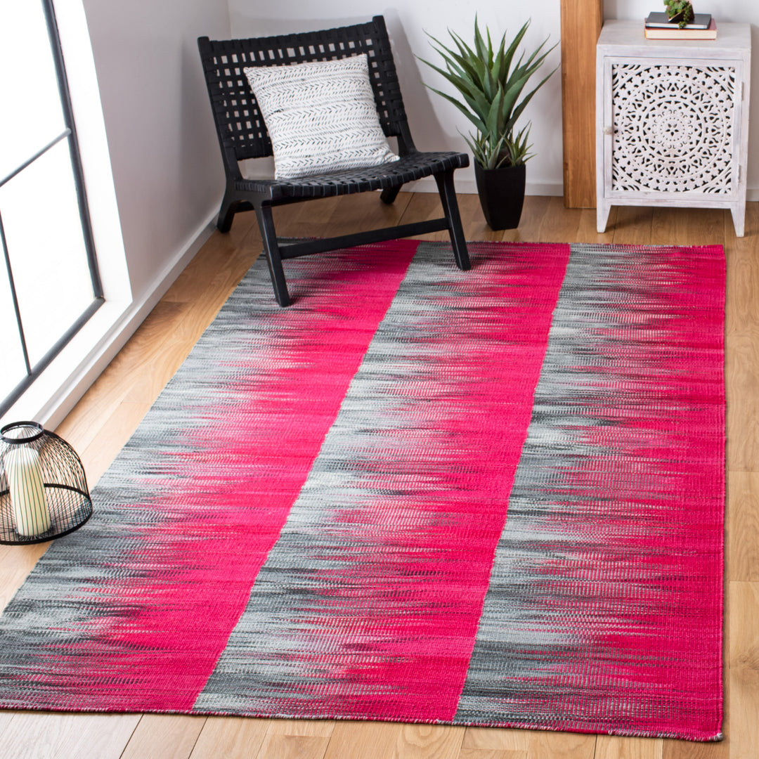 SAFAVIEH Kilim KLM819D Handwoven Fuchsia / Charcoal Rug Image 1