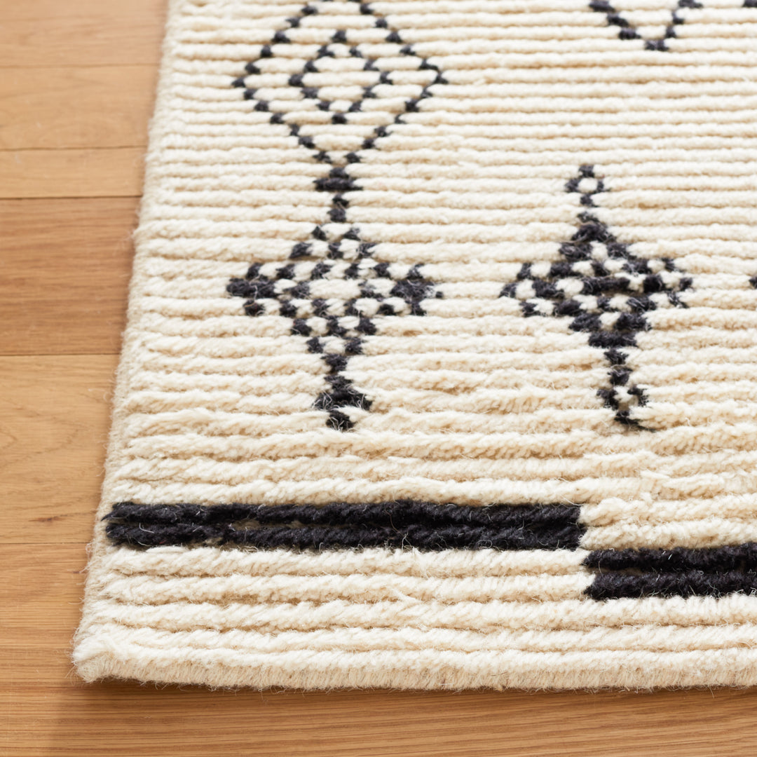 SAFAVIEH Kenya KNY176Z Hand-knotted Ivory / Black Rug Image 3