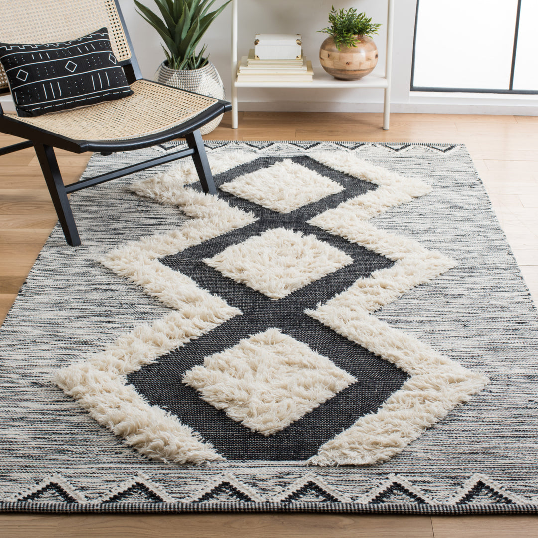 SAFAVIEH Kenya KNY460A Handmade Ivory / Black Rug Image 1