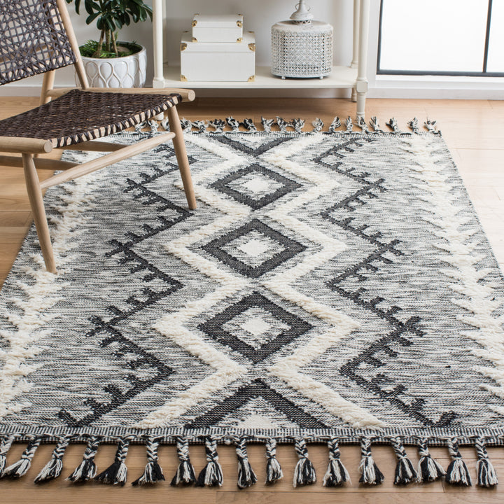 SAFAVIEH Kenya KNY462A Handmade Ivory / Black Rug Image 1