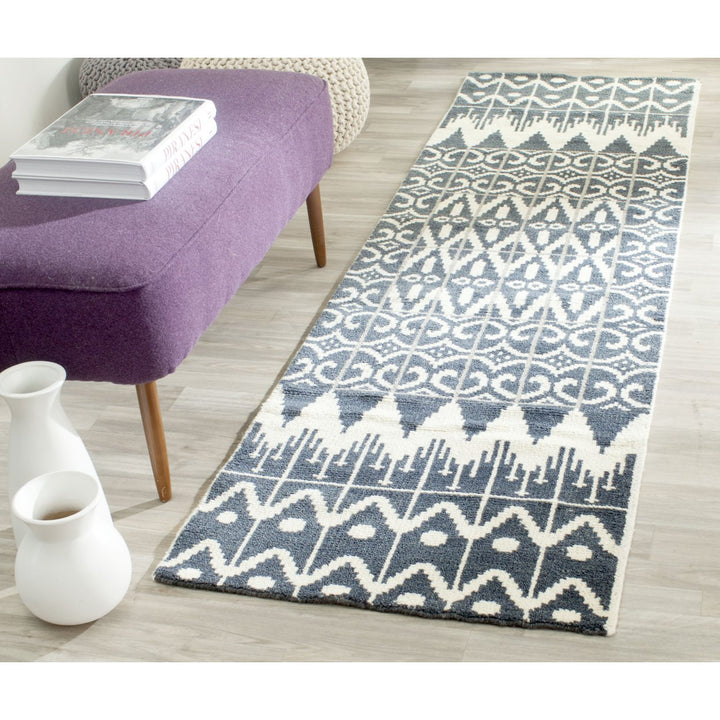 SAFAVIEH Kenya KNY606A Hand-knotted Charcoal Rug Image 2