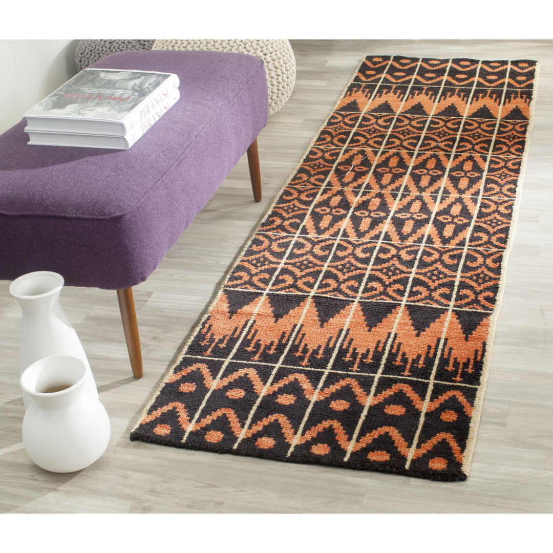 SAFAVIEH Kenya KNY609A Hand-knotted Orange / Black Rug Image 2