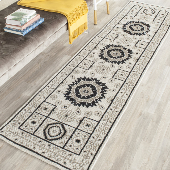 SAFAVIEH Kenya KNY625A Hand-knotted Ivory / Grey Rug Image 2