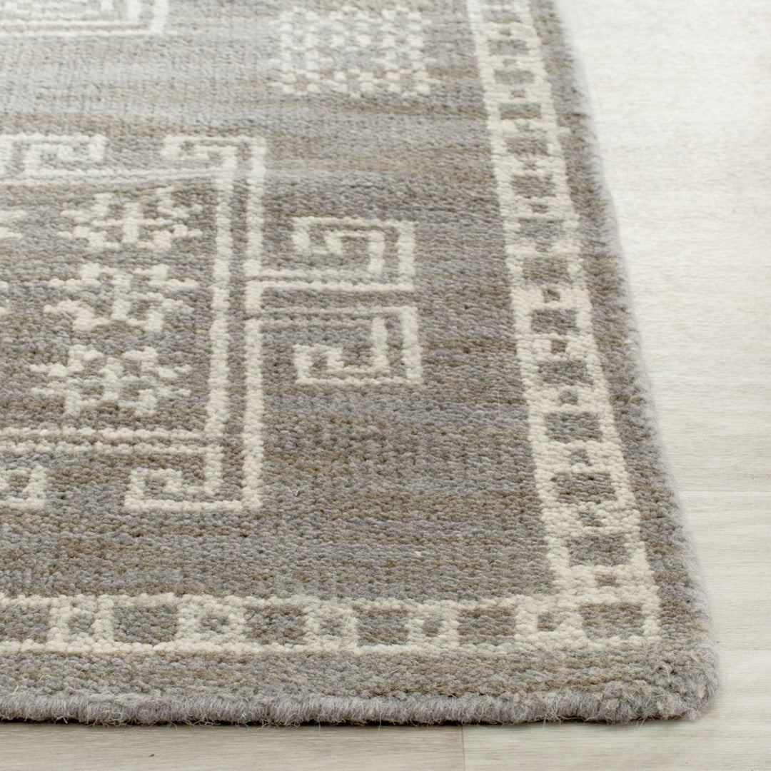 SAFAVIEH Kenya Collection KNY635A Hand-knotted Grey Rug Image 5