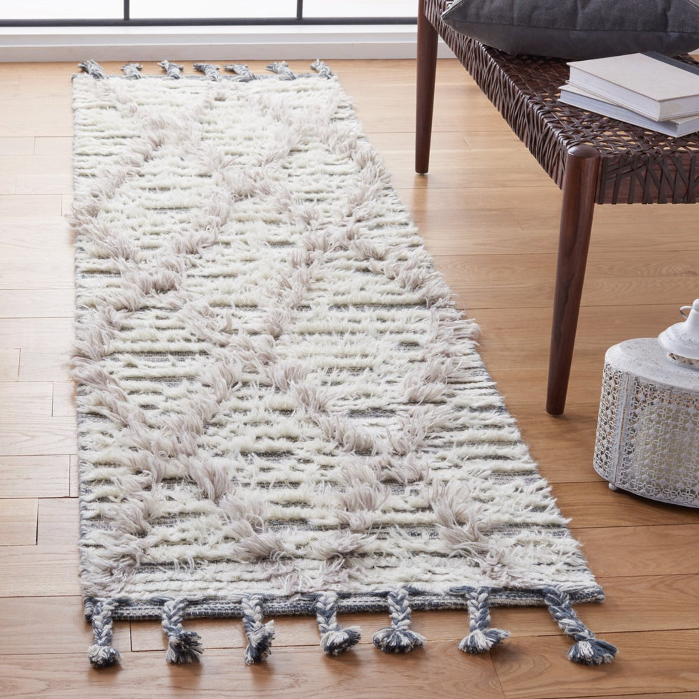 SAFAVIEH Kenya KNY953A Handwoven Ivory / Grey Rug Image 2