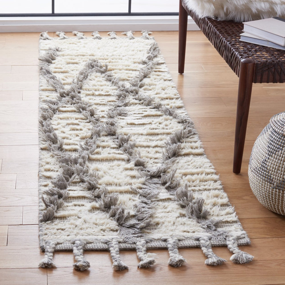 SAFAVIEH Kenya KNY954A Handwoven Ivory / Grey Rug Image 2