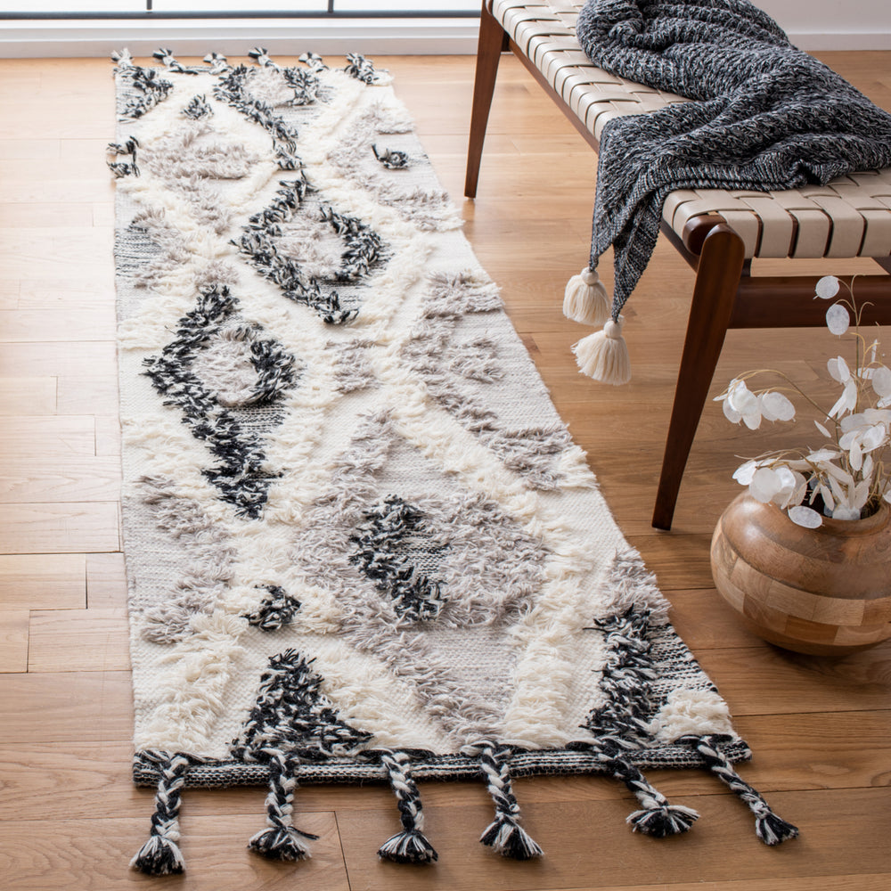 SAFAVIEH Kenya KNY960F Handwoven Grey / Black Rug Image 2