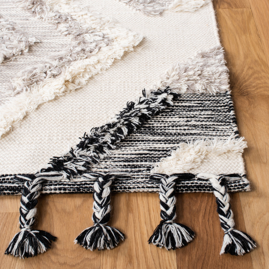 SAFAVIEH Kenya KNY960F Handwoven Grey / Black Rug Image 4