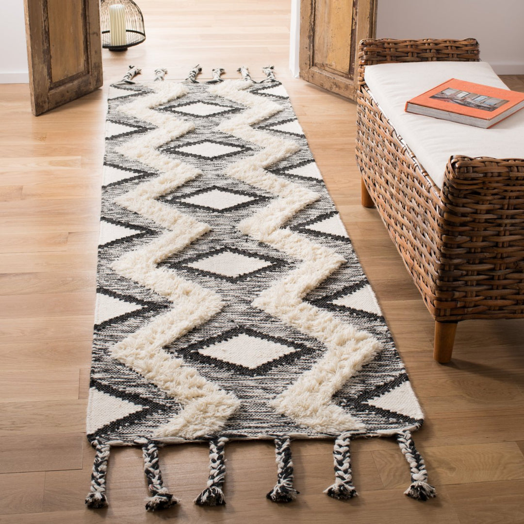 SAFAVIEH Kenya KNY908H Hand-knotted Black / Ivory Rug Image 2