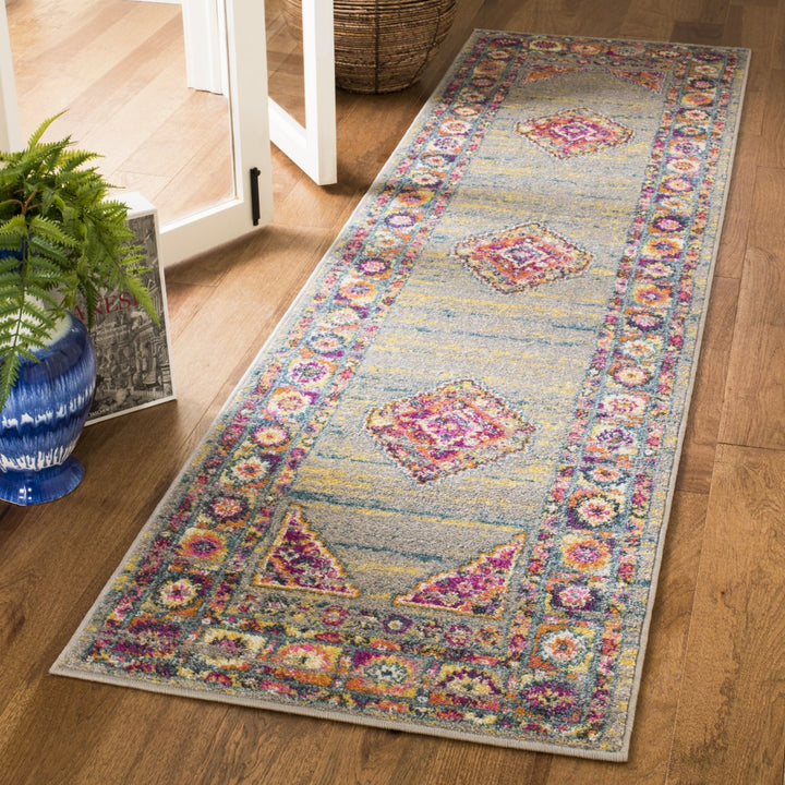 SAFAVIEH Madison MAD133G Light Grey / Fuchsia Rug Image 3