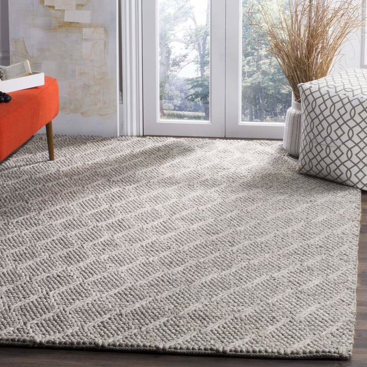 SAFAVIEH Manhattan Collection MAN218B Handmade Grey Rug Image 1