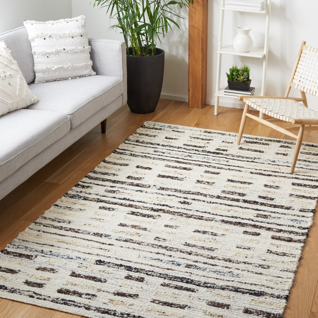 SAFAVIEH Manhattan MAN350A Ivory / Dark Brown Rug Image 1