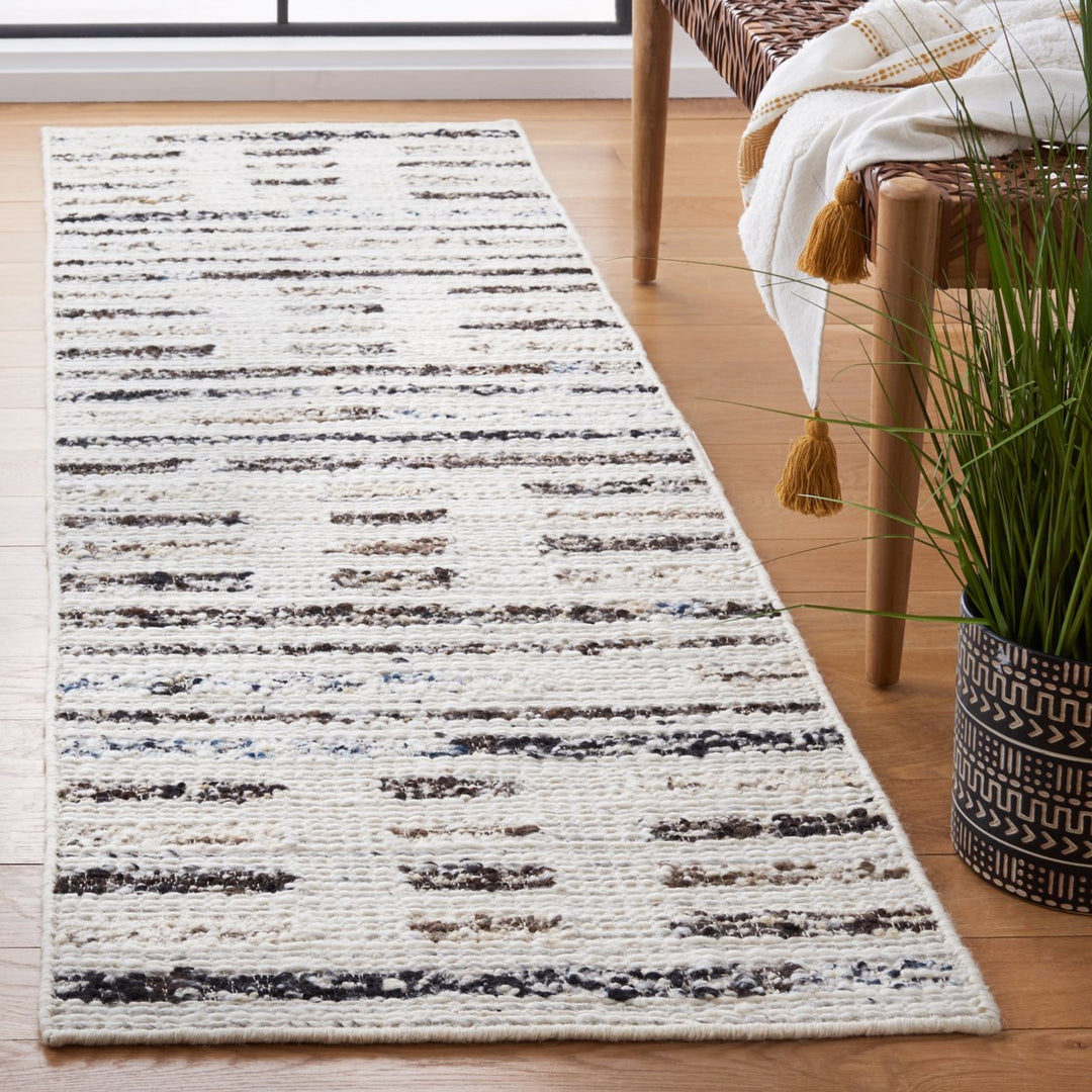 SAFAVIEH Manhattan MAN350A Ivory / Dark Brown Rug Image 3