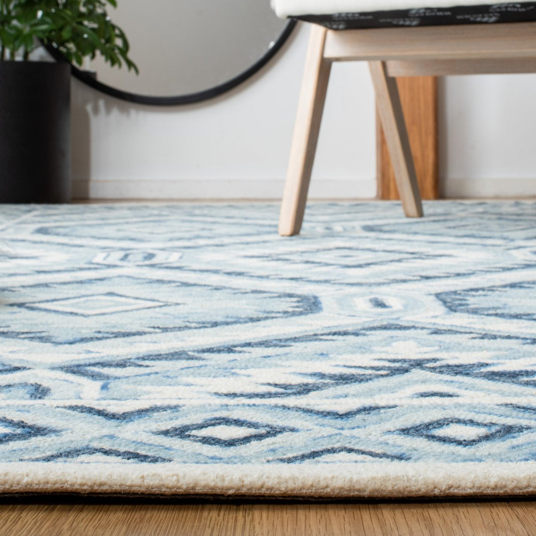 SAFAVIEH Metro MET123M Handmade Blue / Ivory Rug Image 8