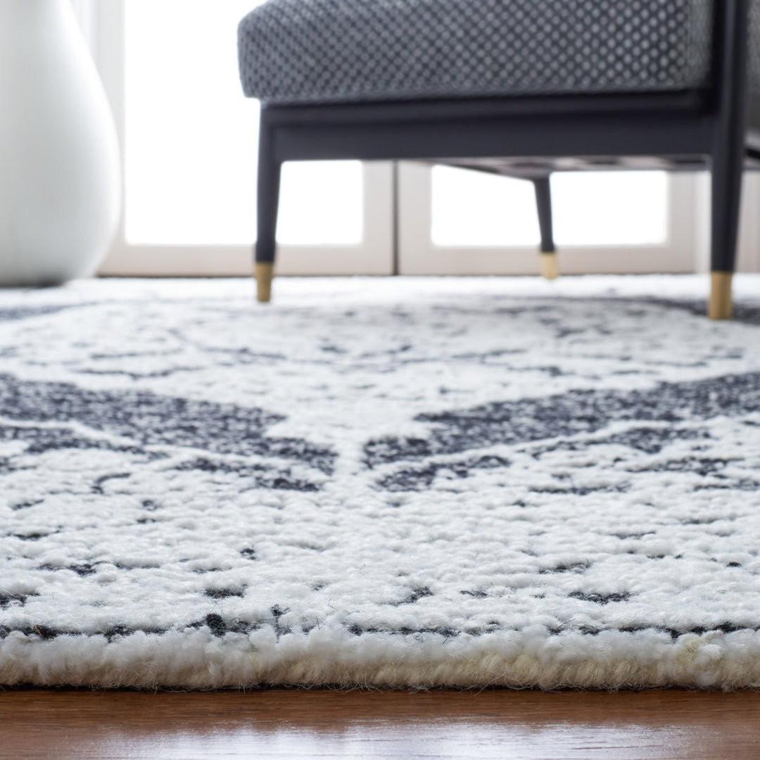 SAFAVIEH Metro MET159Z Handmade Ivory / Black Rug Image 3