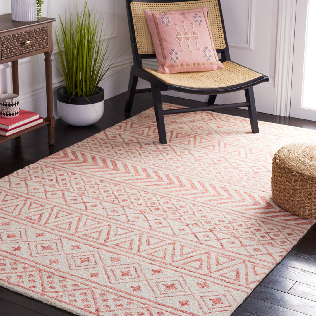 SAFAVIEH Metro MET353P Handmade Ivory / Pink Rug Image 1