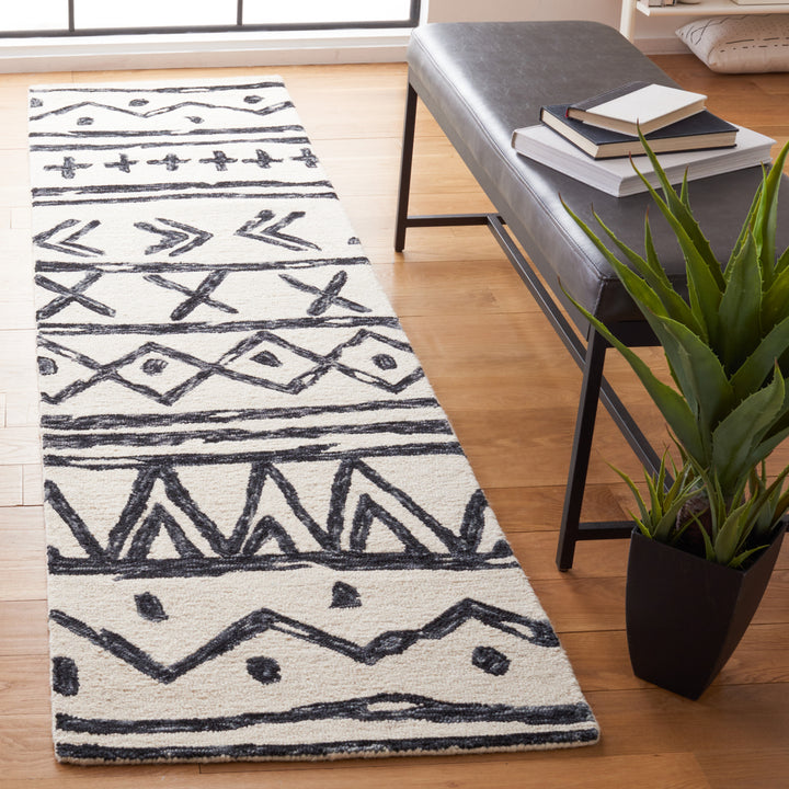 SAFAVIEH Metro MET403Z Handmade Black / Ivory Rug Image 3