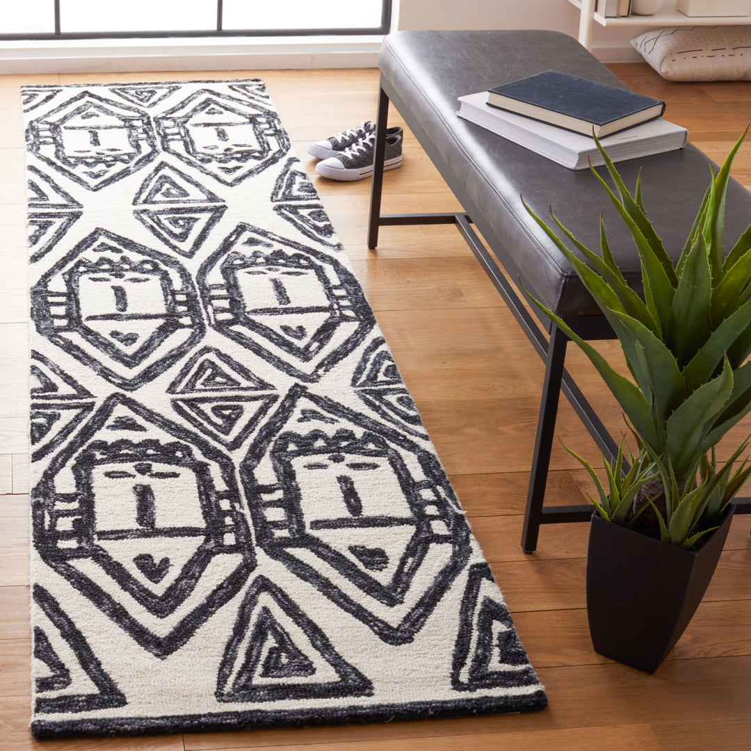 SAFAVIEH Metro MET404Z Handmade Black / Ivory Rug Image 3