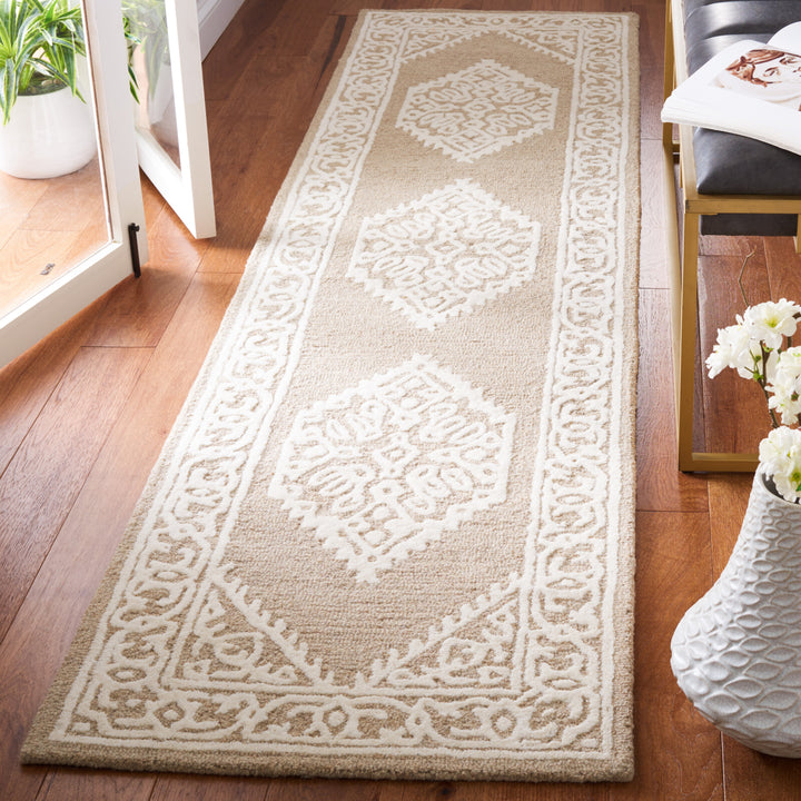 SAFAVIEH Metro MET706T Handmade Ivory / Brown Rug Image 3