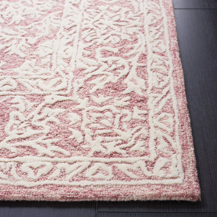 SAFAVIEH Metro MET864U Handmade Pink / Ivory Rug Image 3